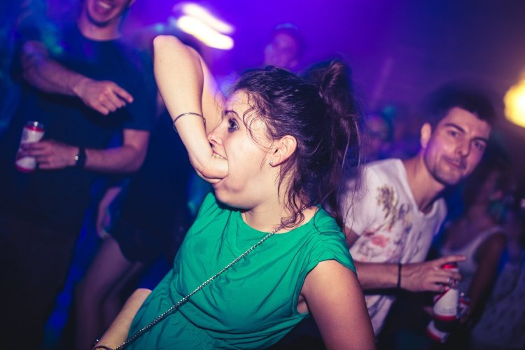 Парень на дискотеке