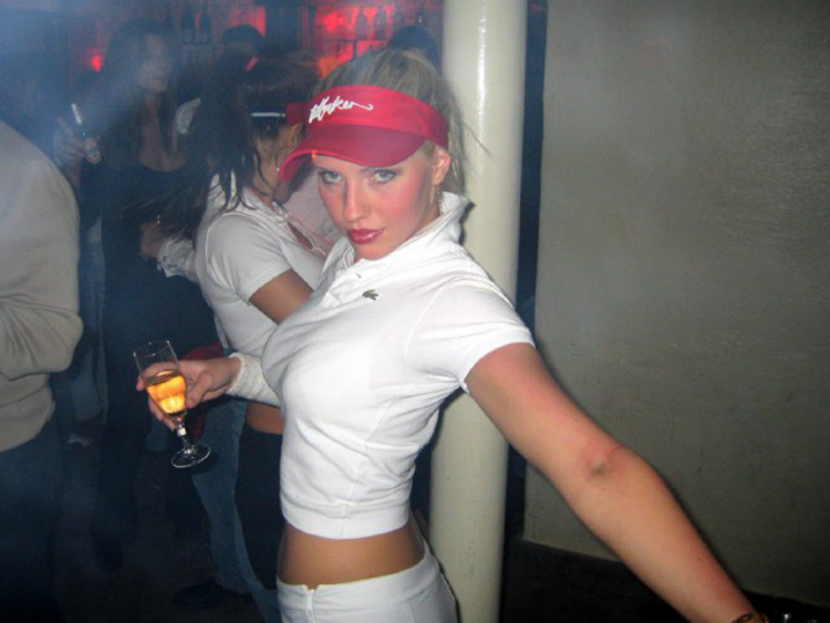 Пьяные девушки в клубе частное