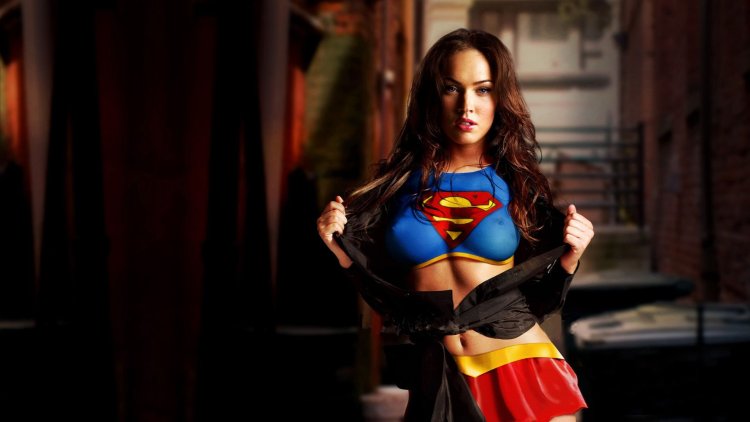 Меган фокс в костюме супермена