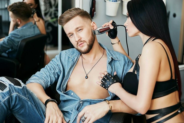 Парикмахерская с девушками в белье Москва