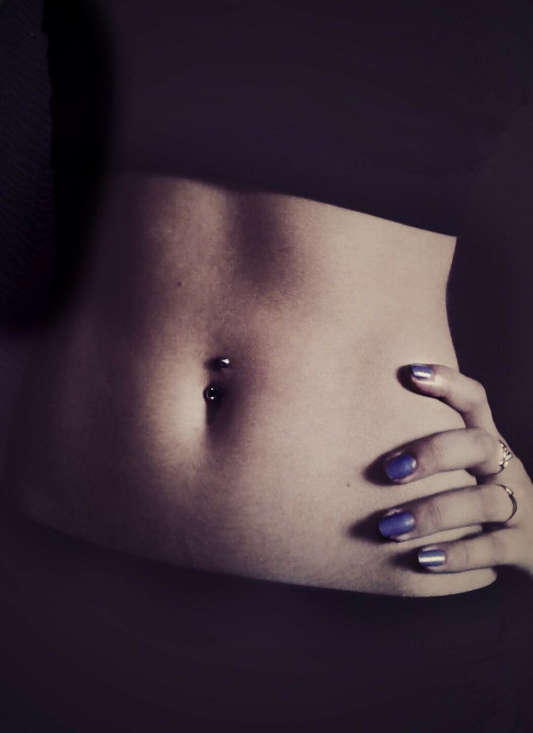 Пупок девушки