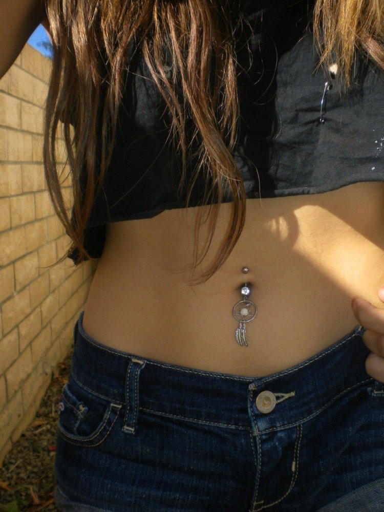 Красивые девушки с проколотым пупком