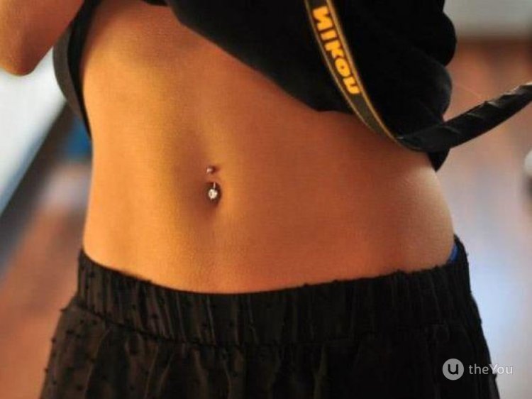 Красивые девушки с проколотым пупком