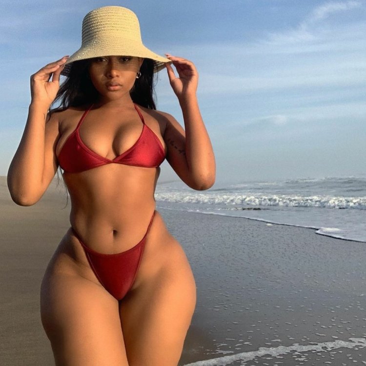 Пышная женщина