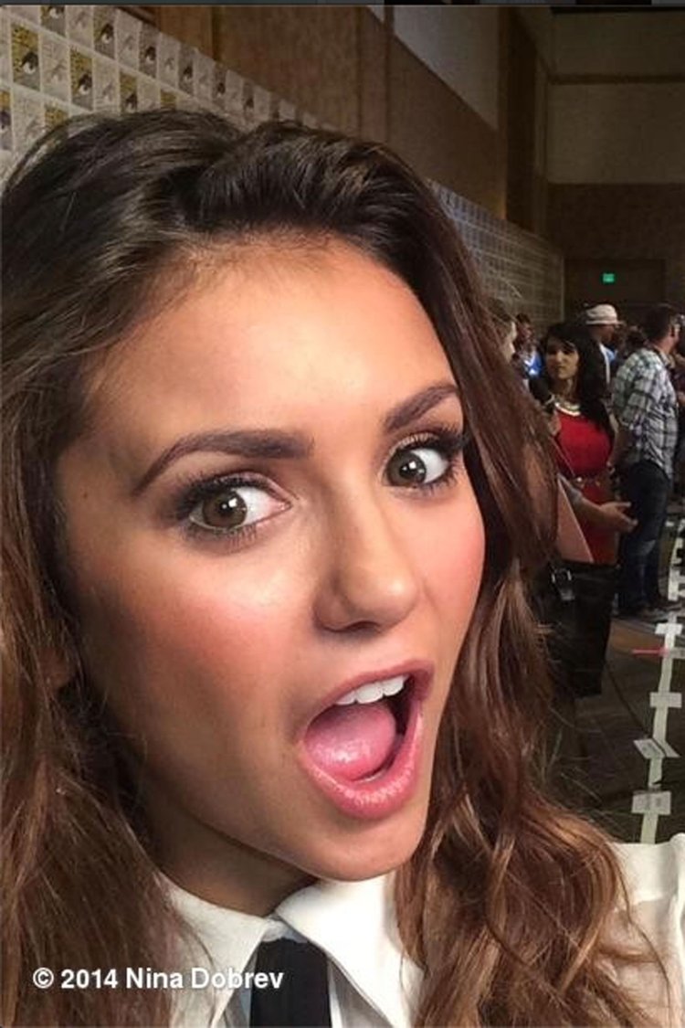 Нина Добрев открытый рот