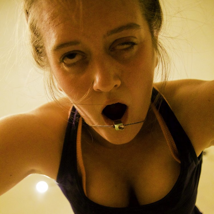 Смешные лица девушек при