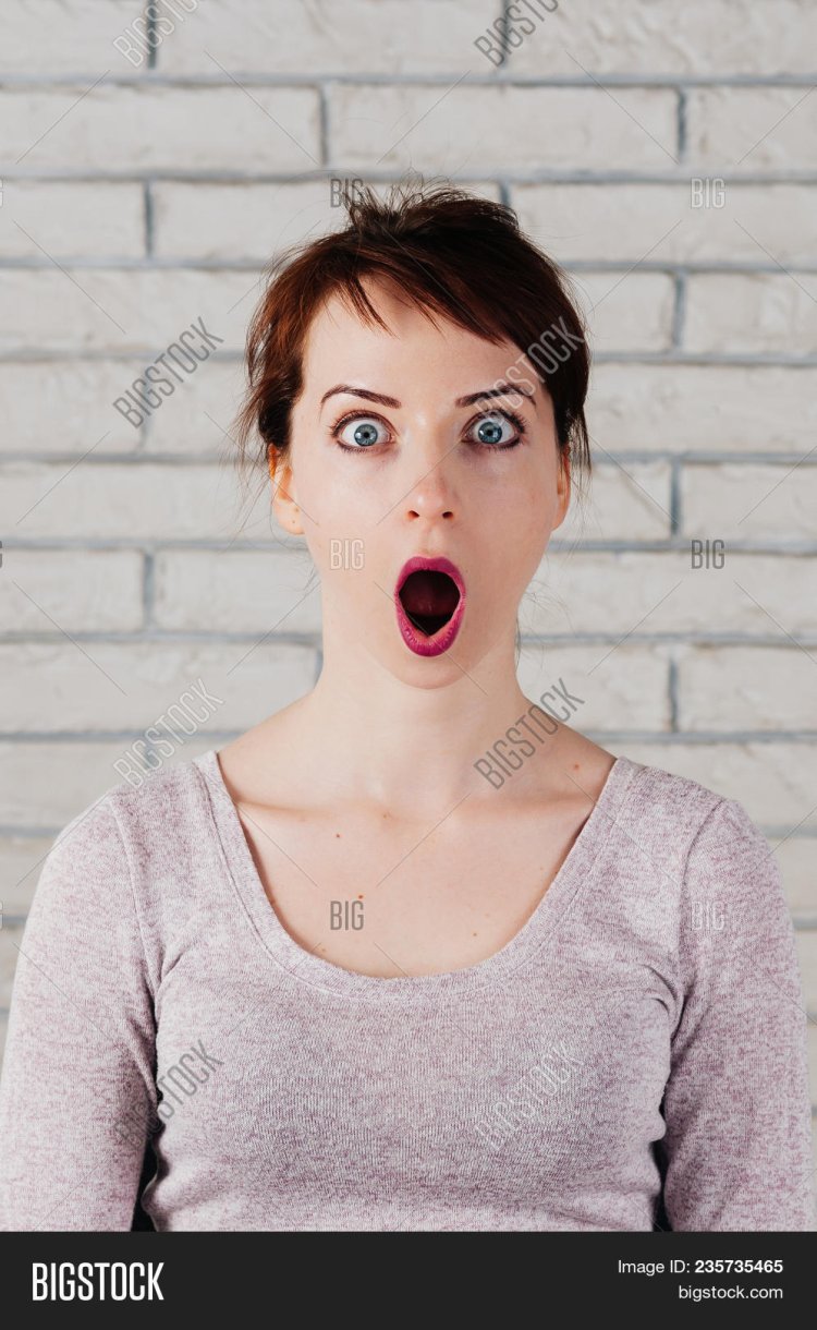 Девушки с открытыми ртами