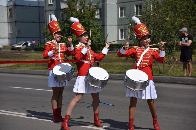 Ансамбль барабанщиц москвички
