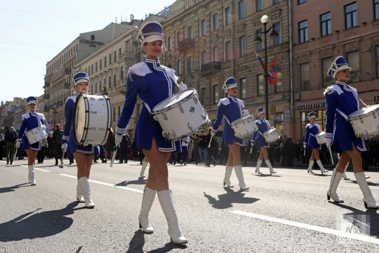 Барабанщицы на Невском проспекте