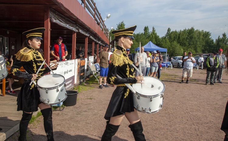 Шоу барабанщиц