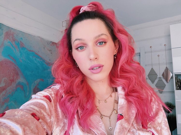 Блоггер Катя Клэп