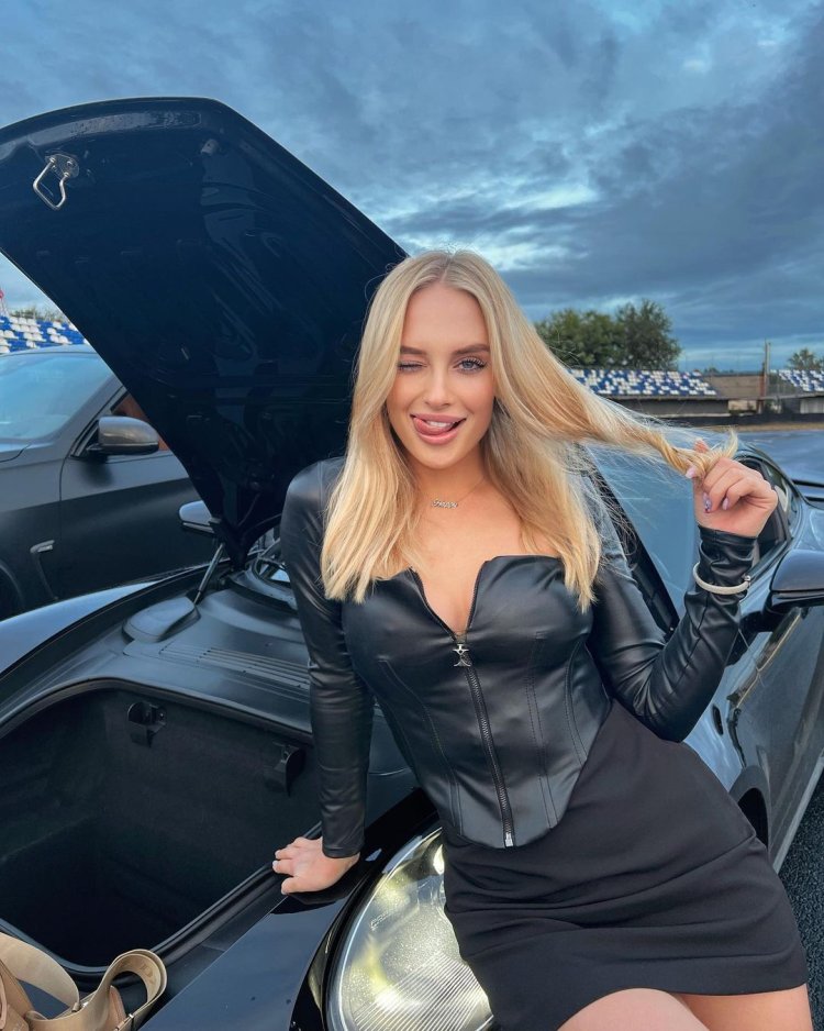 Ангелина блондинка драйв