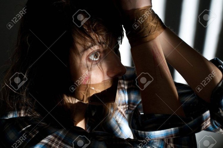 Связанные женщины с кляпом во рту