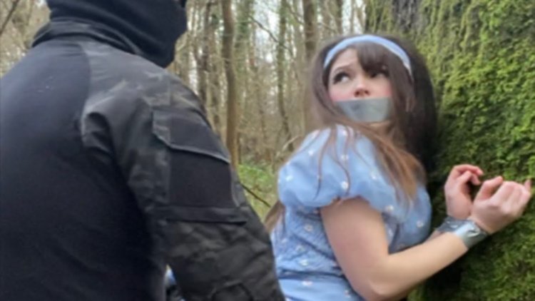 Bella Delphine похитили