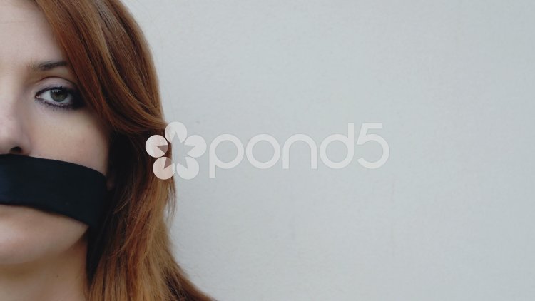 Красивые девушки с кляпом во рту