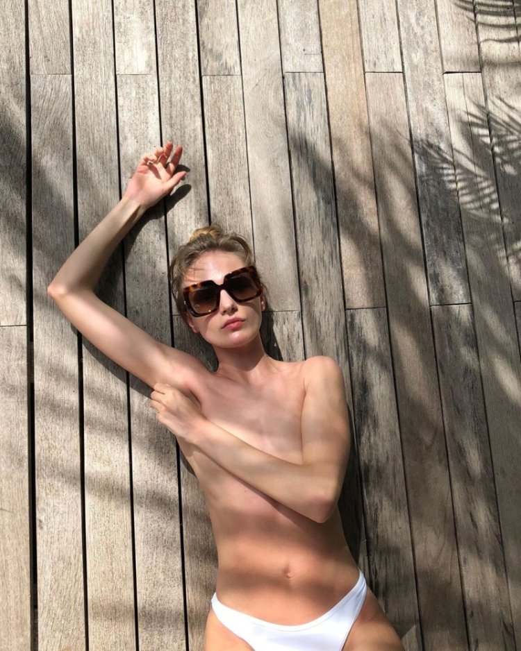 Маруся Фомина актриса в купальнике