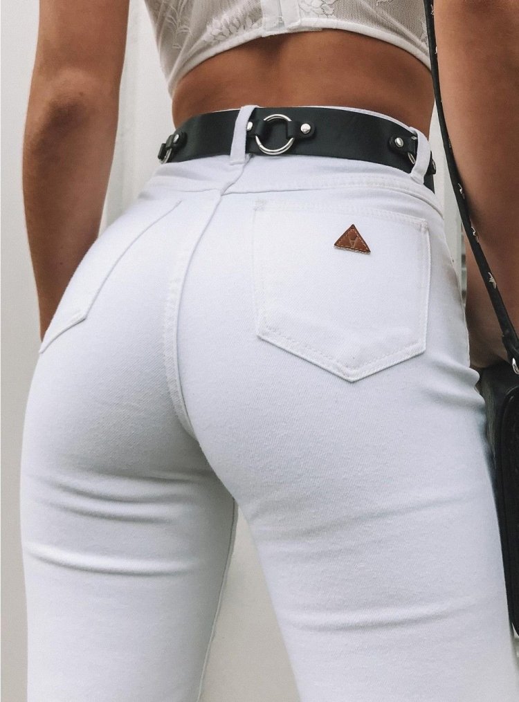 Красивые попки в белых штанах