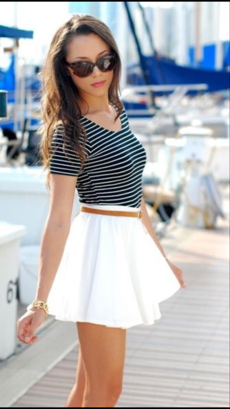 Красивые девушки в юбках