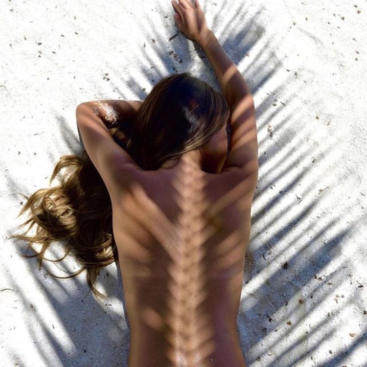 Девушка со спины