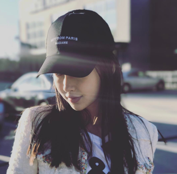 Кореянка в кепке