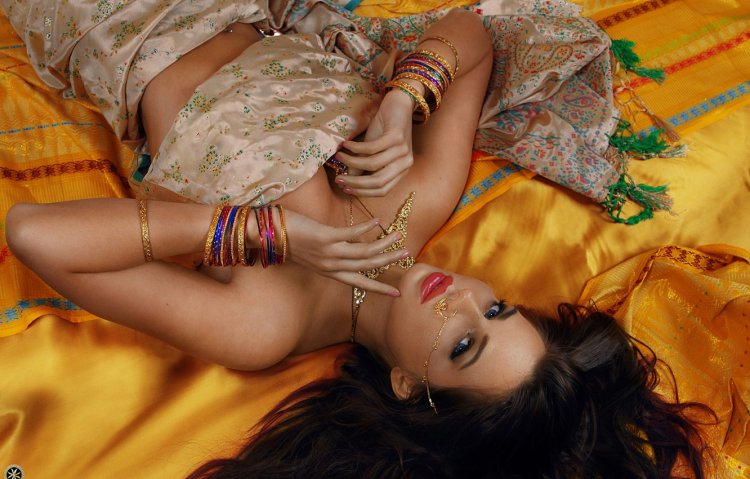 Женщины брюнетки