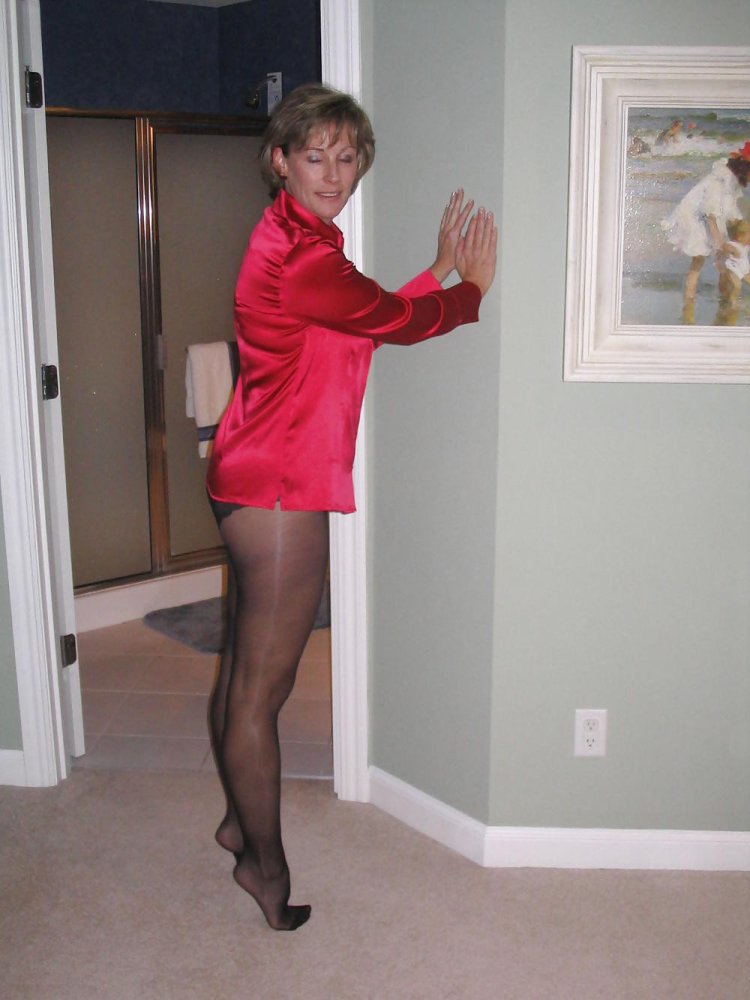 Пожилые женщины в колготках