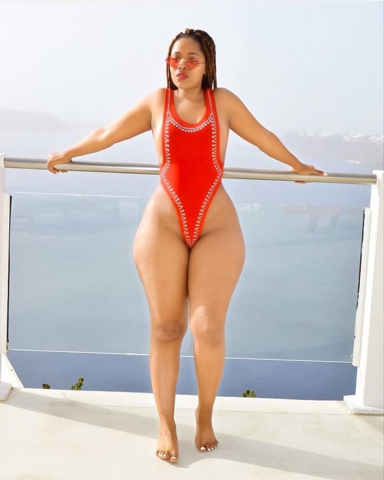 Не пропорционально большие бедра