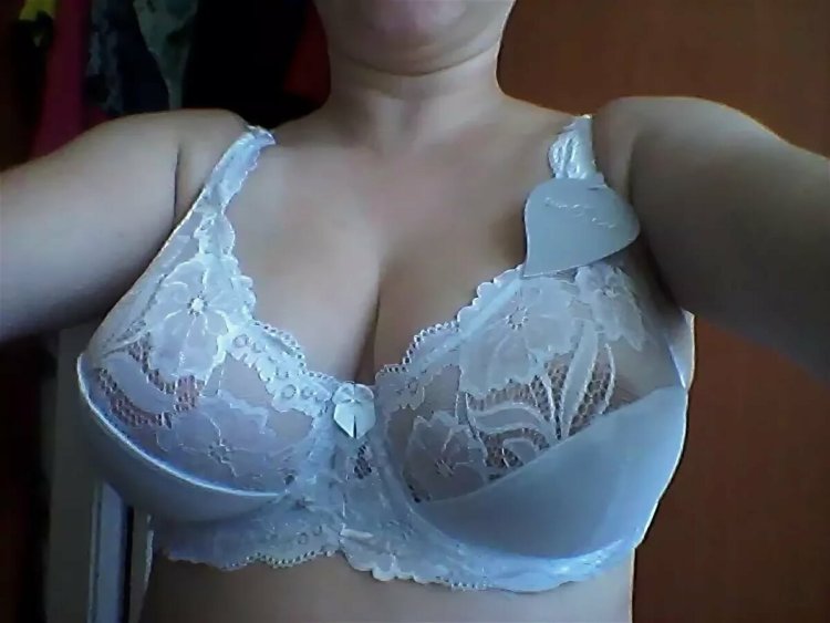 Большая грудь в лифчике частное