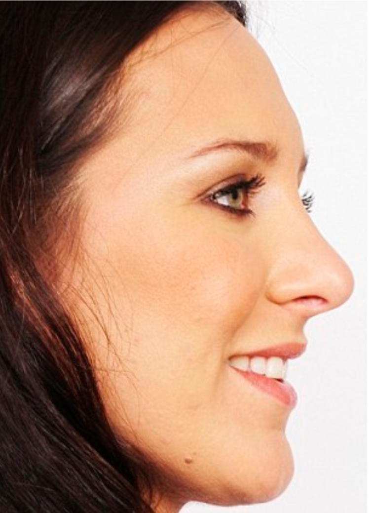 Красивый женский нос