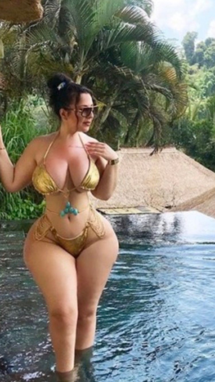 Виктория Абрахам Биг асс 18