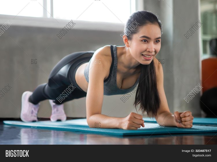 Толстая казашка в спортзале