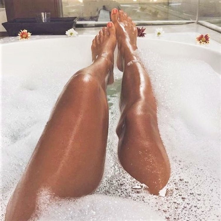 Загорелые ноги