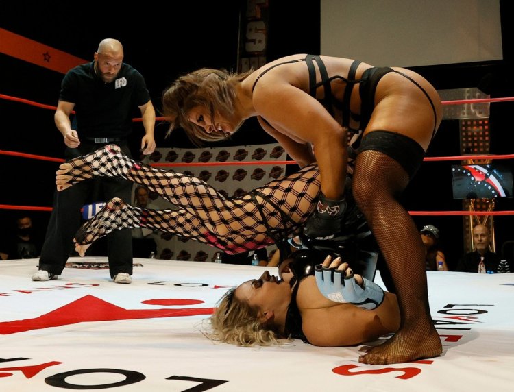 LFC женские бои