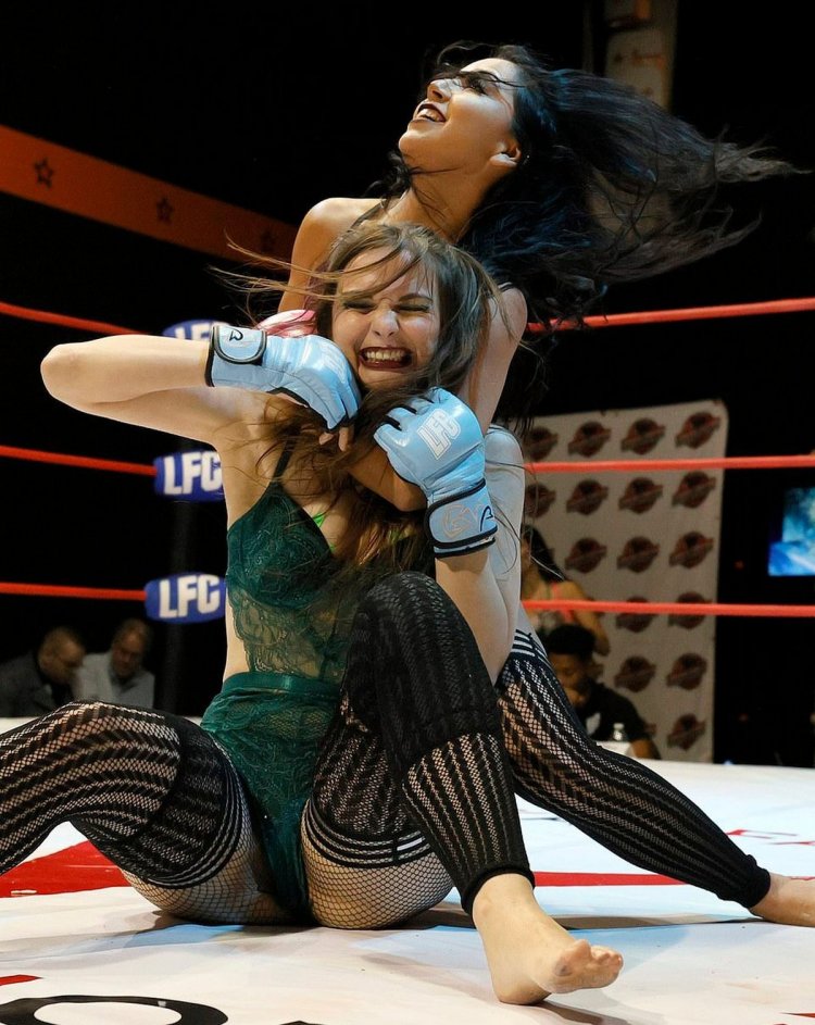 Женский реслинг