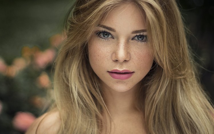 Зеленоглазая блондинка