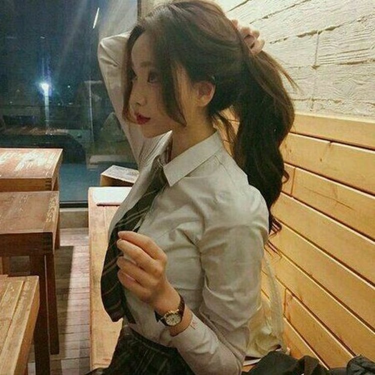 Корейская девушка в  селфи