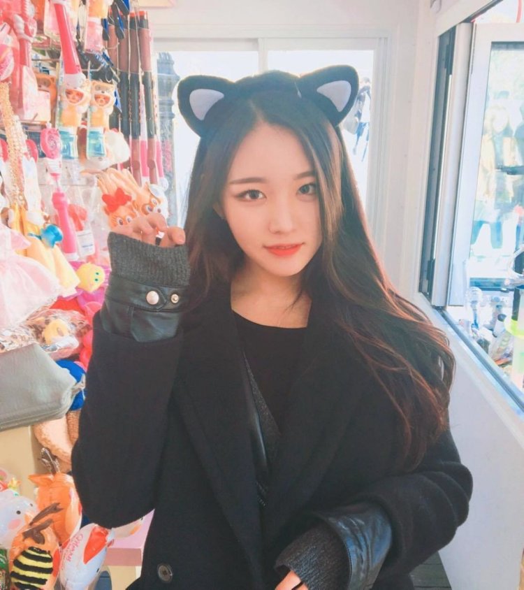 Красивая кореянка с ушками