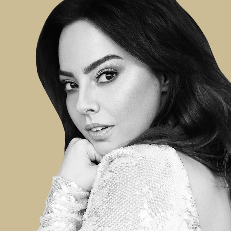 Турецкая певица эбру Гюндеш