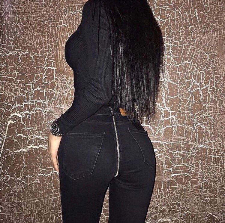 Девушки в джинсах с молнией на попе