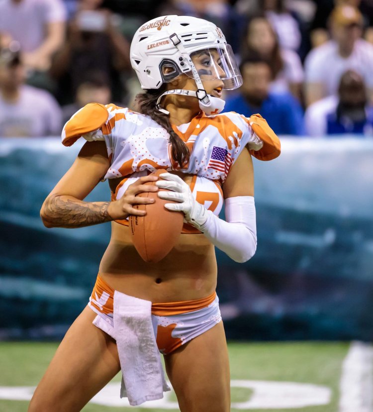 Michelle Angel американский футбол