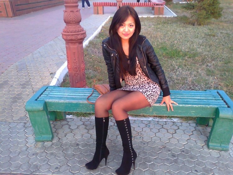 Киргизские девушки в мини