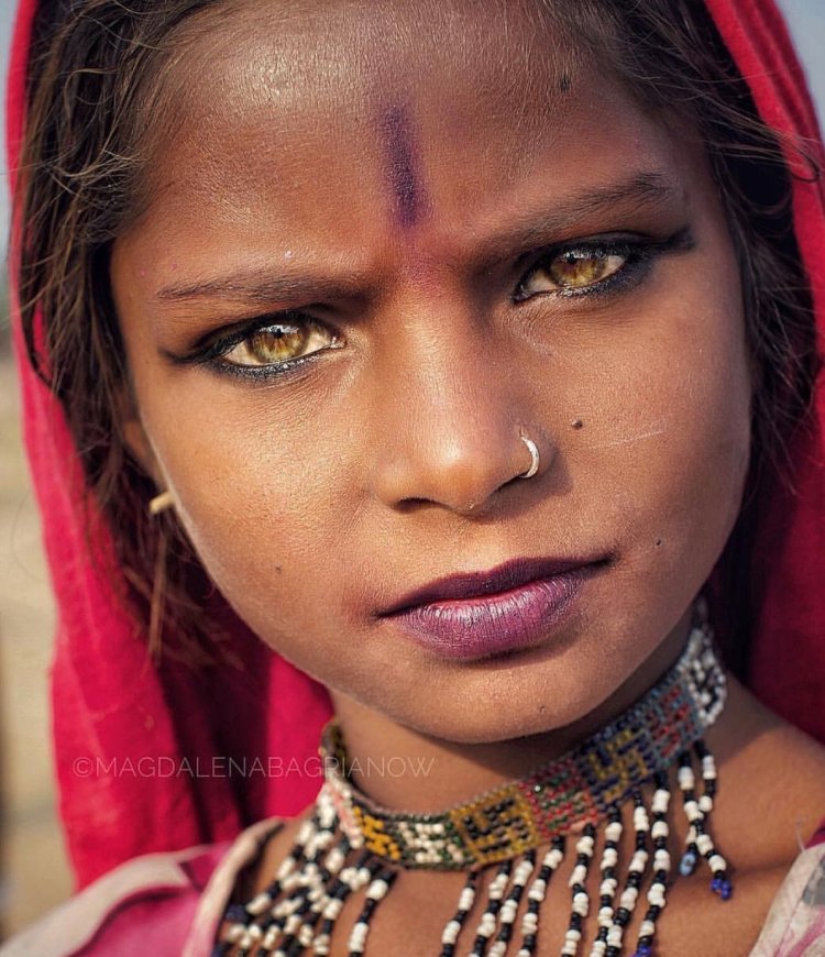 Индуска с голубыми глазами