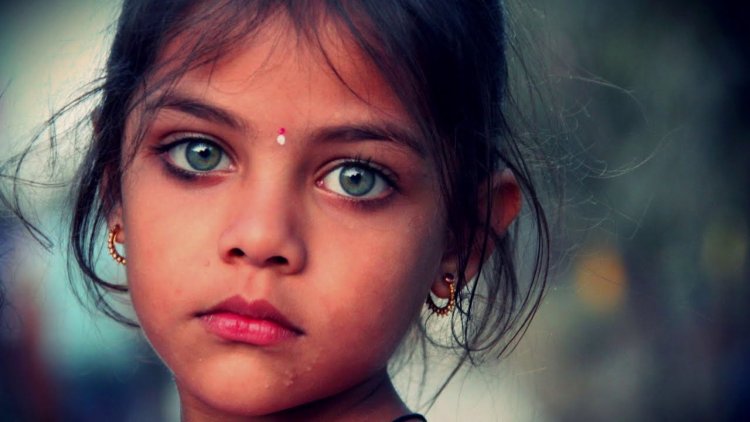 Девочка с необычными глазами