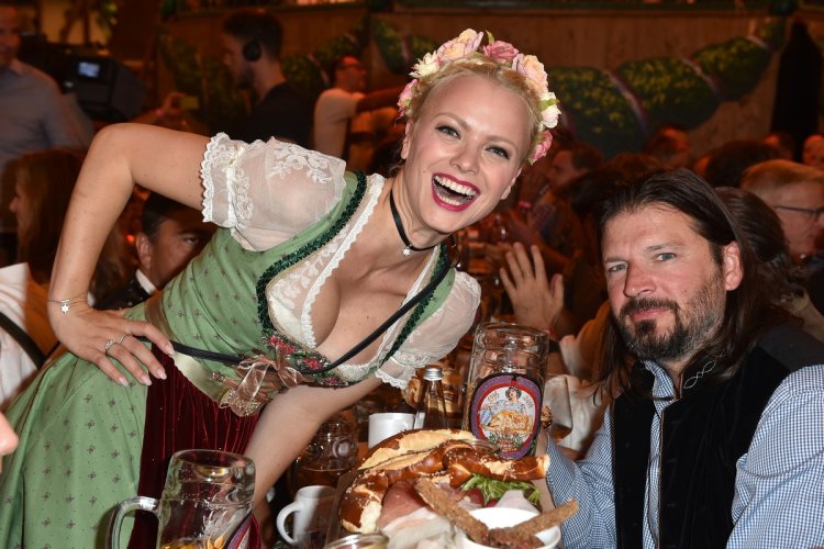 Девушки на Октоберфесте