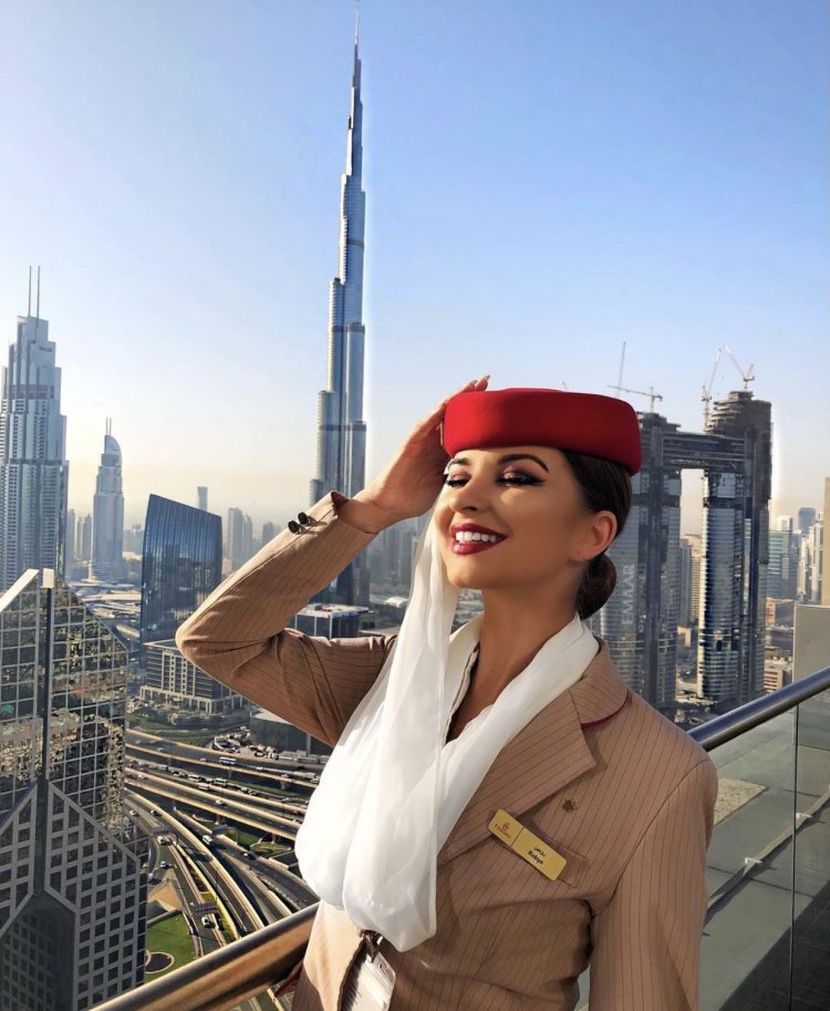 Авиалинии Дубай Эмирейтс стюардессы