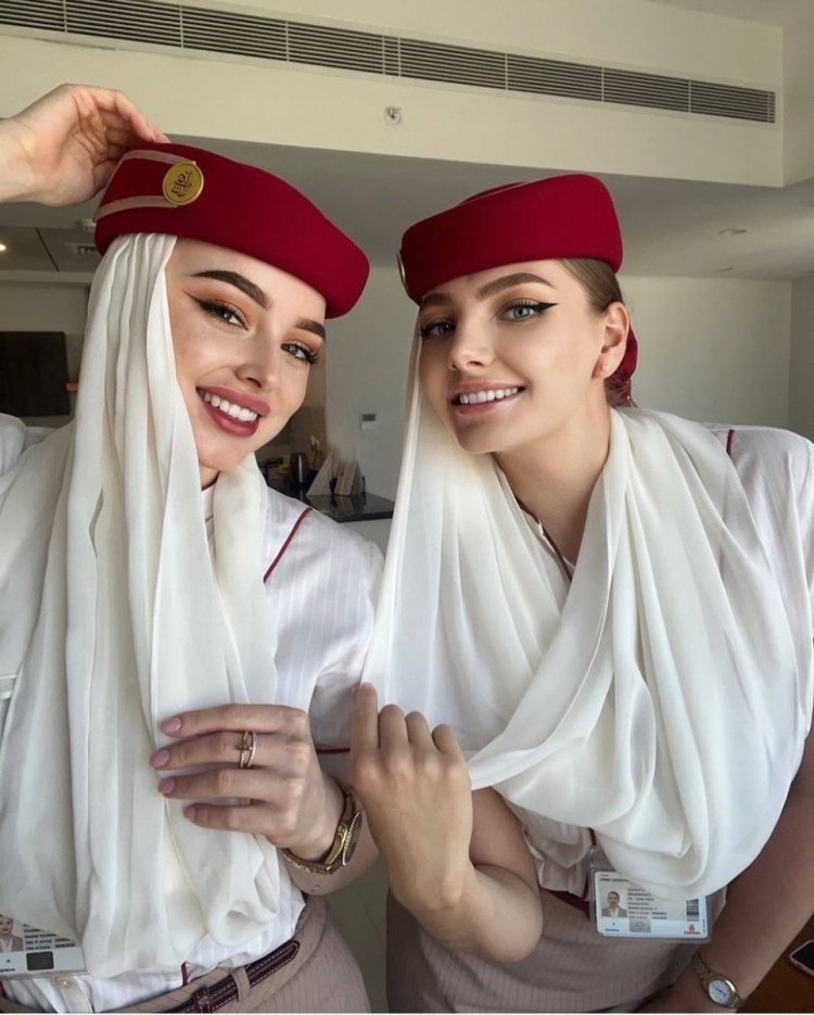 Стюардессы «эмирейтс» (emirates)