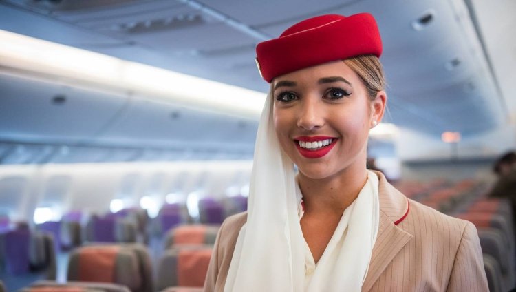 Форма стюардесс Эмирейтс