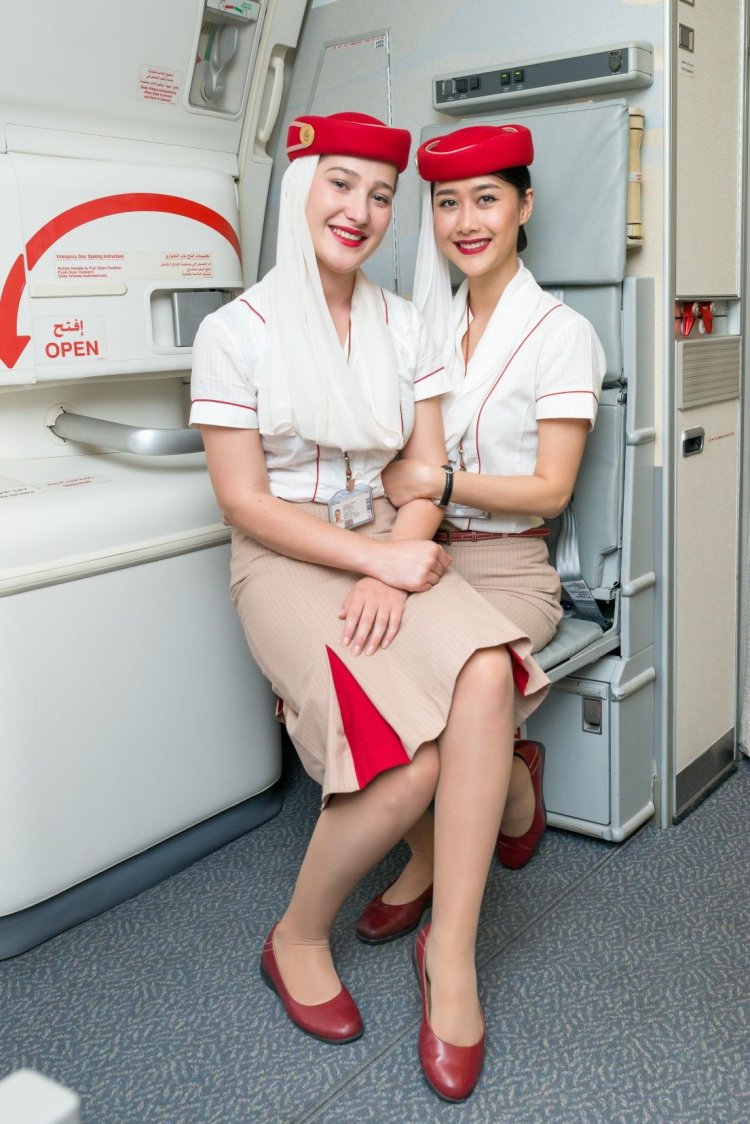 Форма стюардесс Эмирейтс