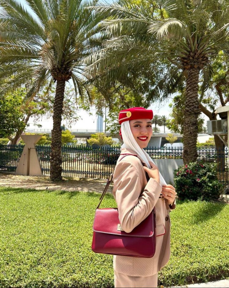 Эмирейтс стюардессы