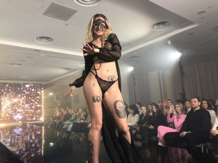 Показ белья